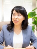 小林 理英弁護士