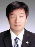 吉田 格弁護士