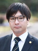 長岡 洋人弁護士