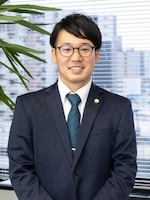 鳥飼 遼介弁護士