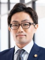 上杉 謙二郎弁護士