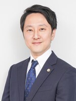 知花 卓哉弁護士