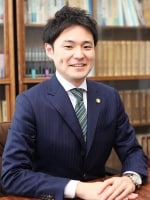 島崎 嘉成弁護士