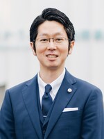 百毛 公平弁護士