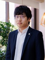 許 泰朗弁護士