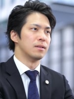 内山 功基弁護士