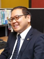 伊村 亮輔弁護士