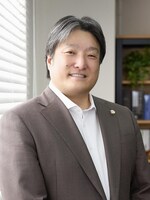 山﨑 慶寛弁護士