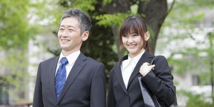 夫が社内不倫、後輩女性のアパートに通う証拠発見…不貞行為として認められる?