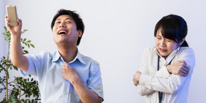 職場が寒くて仕事になりません! 足元には暖房、防寒対策で「エスキモー」状態に
