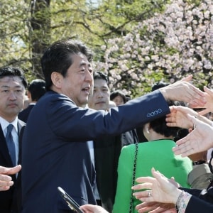 「桜を見る会」名簿のバックアップデータ…菅官房長官「行政文書に該当しない」→専門家「当たりうる」