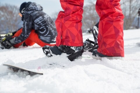 スキー場の衝突事故で骨折、「ごめんねー」と逃げた男を訴えたい！