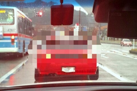 車の「ナンバープレート」を曲げて爆音爆走…そんな改造車は「違法」じゃないの？