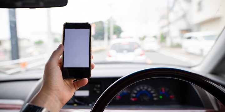 あおり運転 受けたドライバー 自衛のためでも ハンドル片手にスマホ撮影 はダメ 弁護士ドットコム