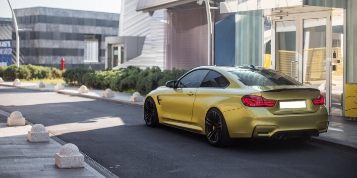 「だらしない停め方」に激怒、ポケGOのドライバー殴る…「進行方向と逆向き」駐車はアリ？