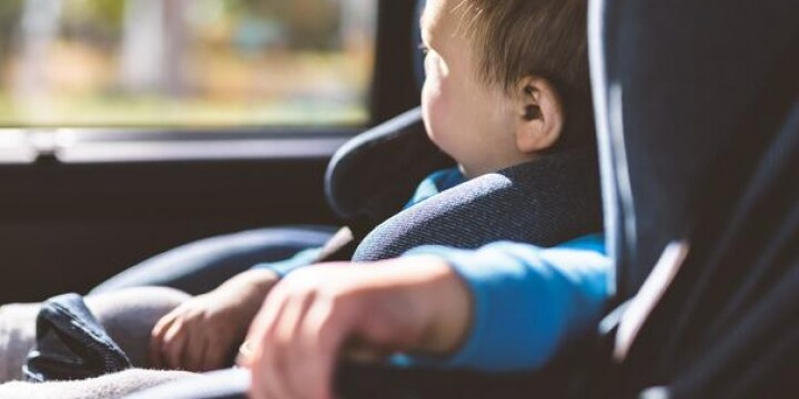 車に置き去り、2児が熱中症死　放置した母親は殺人罪に問われないの？