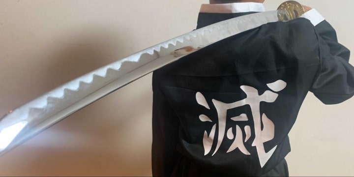 「鬼滅ごっこ」は銃刀法違反の可能性 模造刀を公園で見せびらかすとヤバいことに