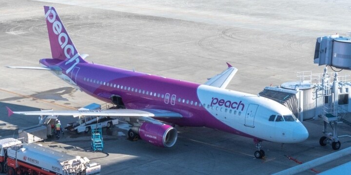 飛行機内で「マスク拒否」の男性、事件から4カ月後に逮捕…なぜこのタイミングなのか？