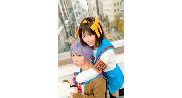 涼宮ハルヒのコスプレをする渥美陽子弁護士。長門有希は松永成高弁護士がふんしている（提供写真）