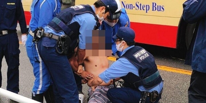 半裸男性がふり回した「鉄パイプ」、規制されていないの？　暴力犯罪では常連に…