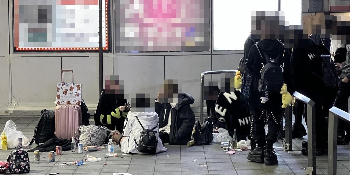 トー横キッズの「たまり場」に異変、暴力的な「ヤカラ」の姿も…歌舞伎町に集う若者たちの今
