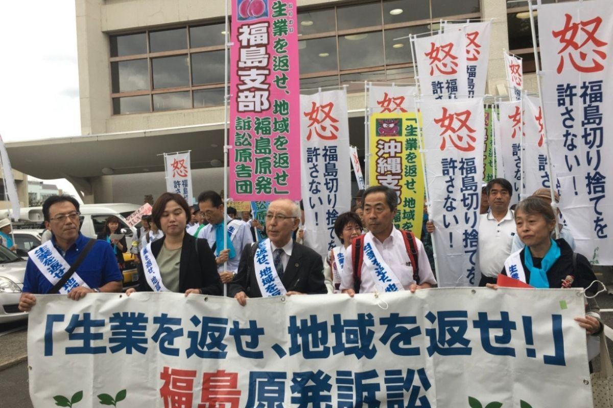 仙台高裁判決の日。中央に中島さん（2020年9月30日、仙台市内、筆者撮影）