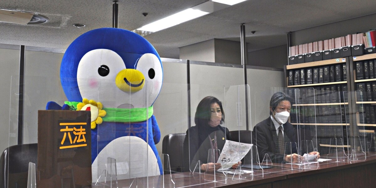 ペンギンの子が遺産分割PR　一弁マスコットいちぺん「六法読んで法律勉強中です」