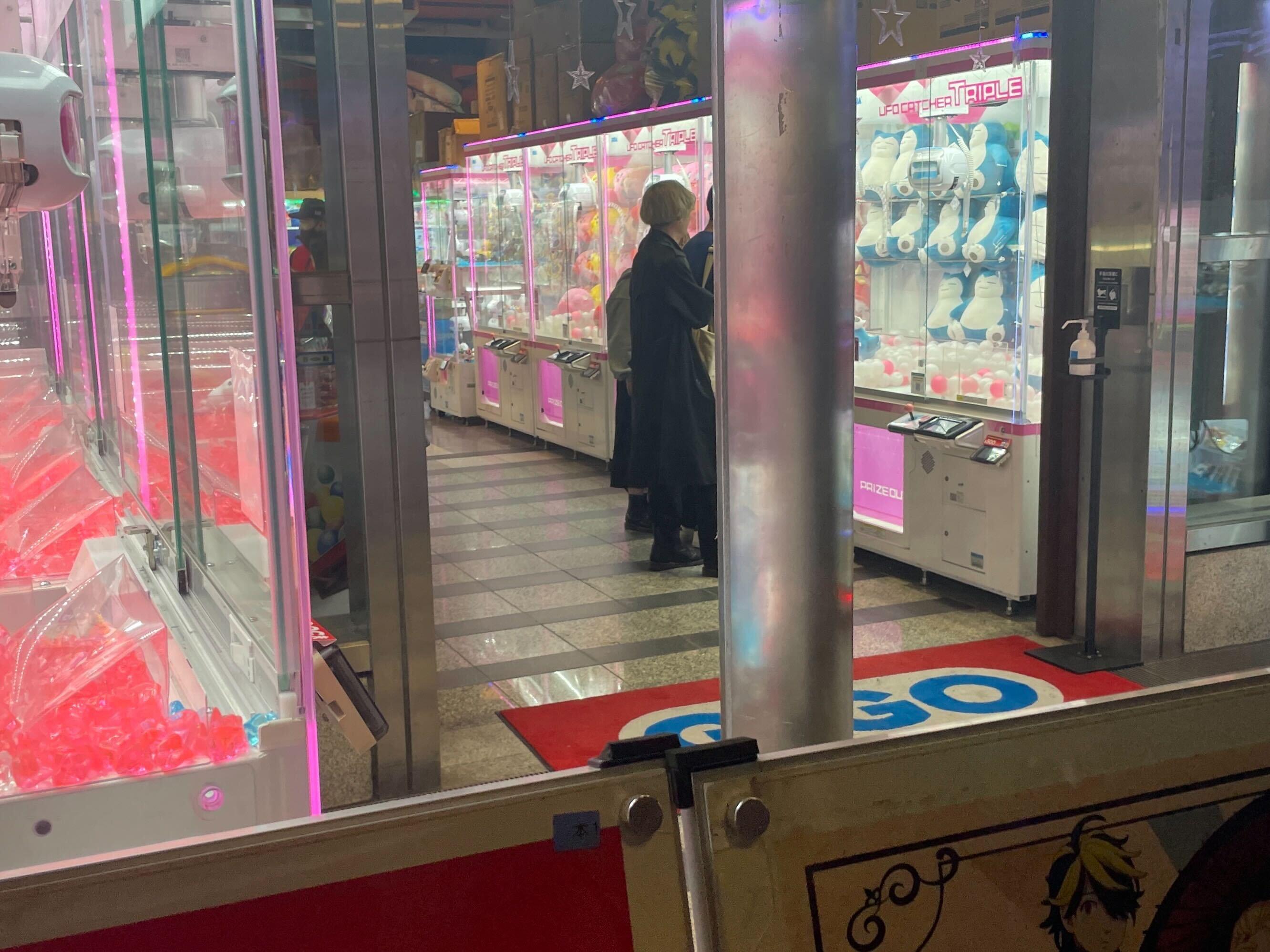 22時ごろのゲーセンに子どもの姿はなかった（2023年4月、東京都新宿区、弁護士ドットコム撮影）