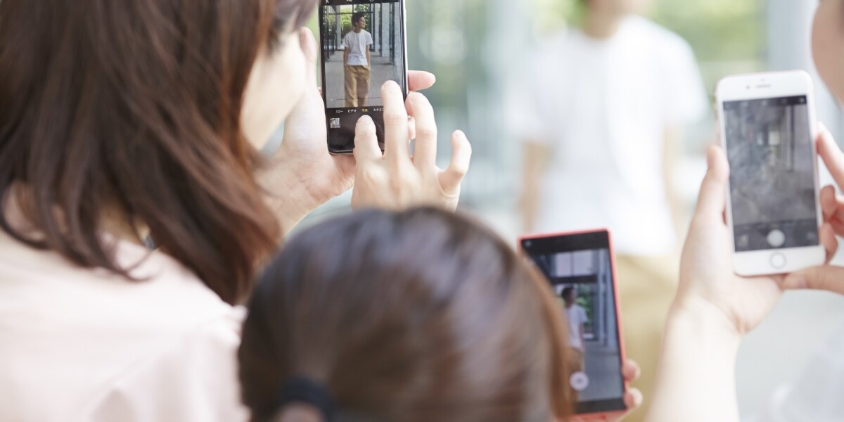 パンチラ　js水遊び　着替え　盗撮 街中で見かけた芸能人をスマホでこっそり撮影、さらにSNSにもアップ…法的問題は？ - 弁護士ドットコム
