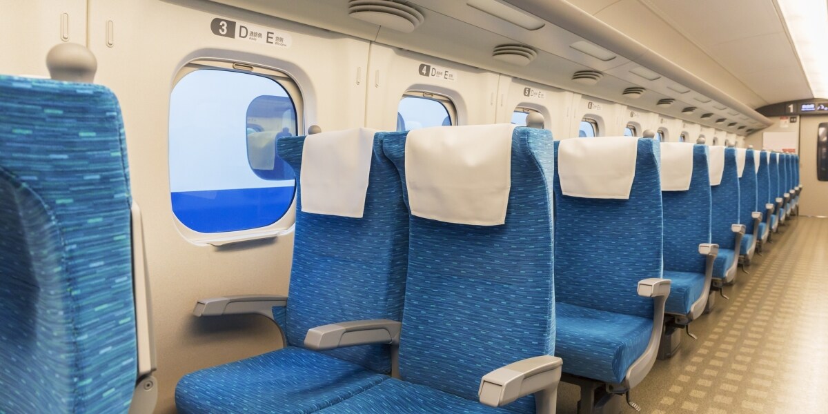 新幹線の「真ん中肘掛け」は「上座の窓側が使える」ルールは本当か 