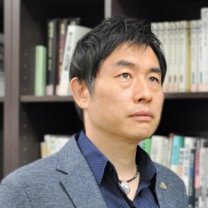 弁護士夫夫、同性愛者の裁判で「砂を噛むような嫌な思い」…同性婚訴訟には疑問も　