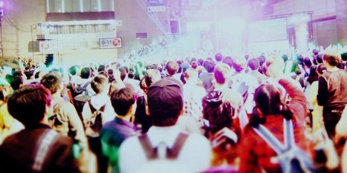 アイドル「推し活」に夢中な男性、婚約者にスマホ投げられる…「ハグ＝浮気」なのか？