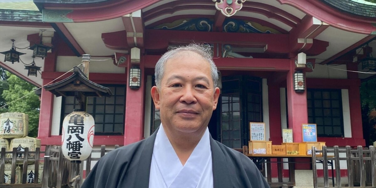 出禁か受け入れか…ペット参拝に揺れる神社界　「動物は悪くない」受け入れる宮司の思い