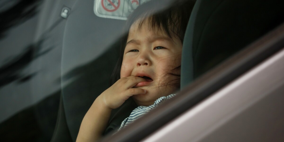 幼い子どもを車内に放置「ほんの数分」でも犯罪に問われる？炎天下で「事故」が後を絶たず