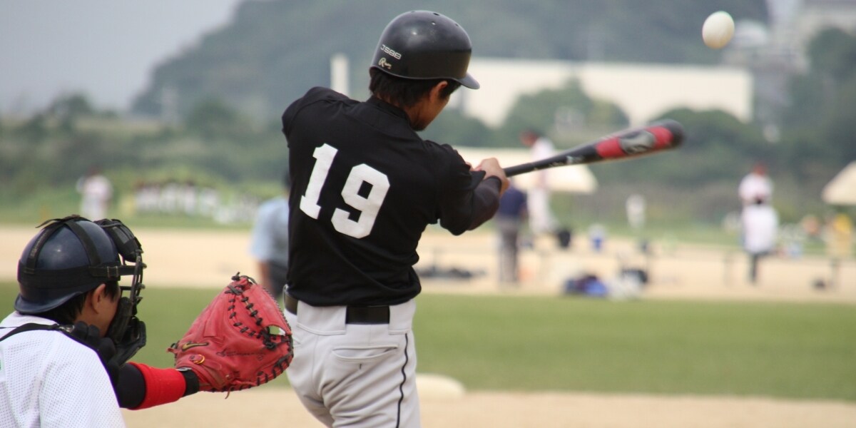 飲み会の「軽いノリ」で契約成立？野球チーム勧誘でトラブルに…勝手に買われた「ユニフォーム代」は払わないといけないの？