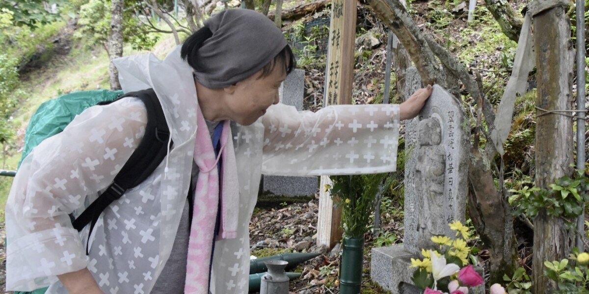 「憔悴した遺族にマイクを向け…」不信感からメディアを避け続けた女性、亡き親友との思い出を語り始めた理由