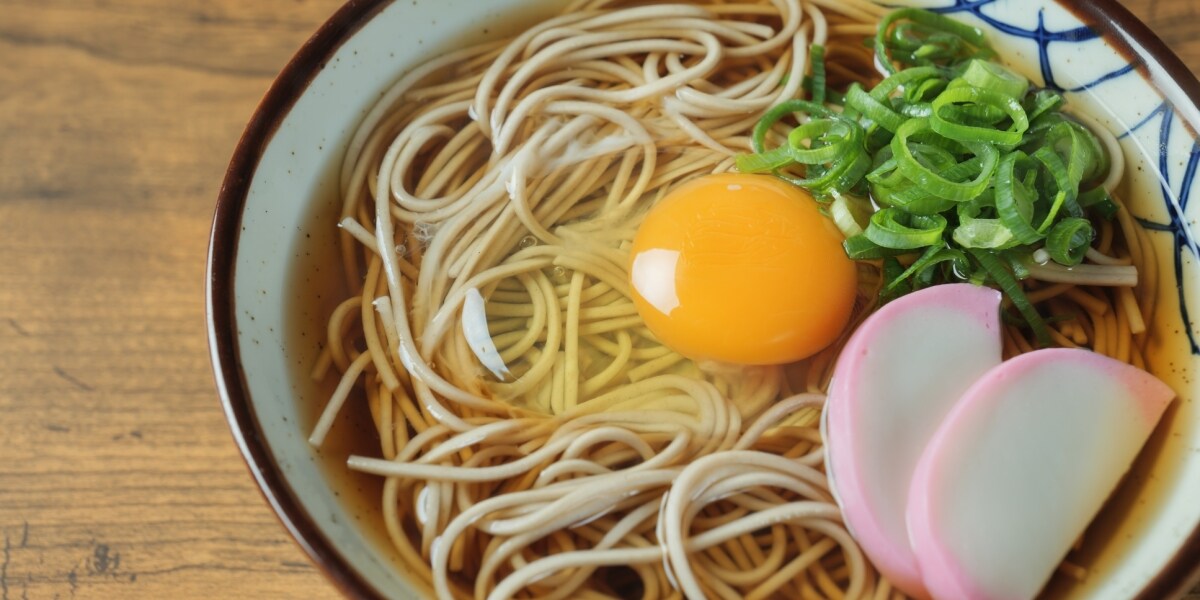 「黄身が割れた月見そば」は交換可能だった？　あきらめて食べた男性はモヤモヤ　法的には？