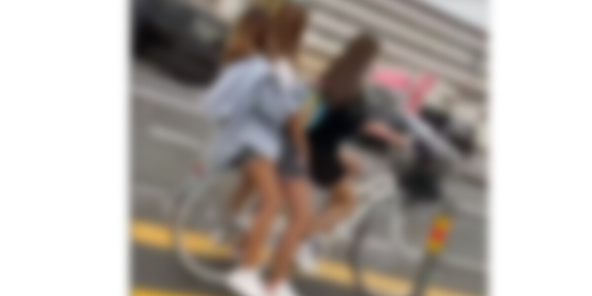 女子中学生？ 自転車「3人乗り」動画が話題、道交法違反か…来年4月からは「反則金」対象にも