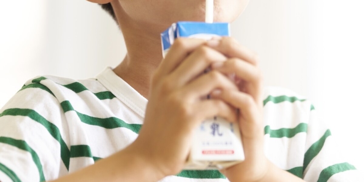 満員電車で紙パック飲料こぼされ「スカートびしょ濡れ」に…被害女性の投稿話題「本当にやめて」 弁護士がリスク解説