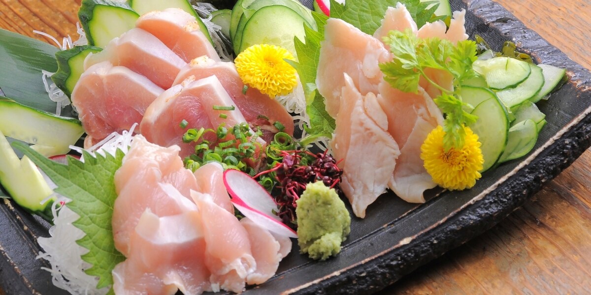 「スーパーの鶏肉を鳥刺しに」命知らずの投稿に批判殺到、子どもが真似して食中毒になったら「法的責任」問える？