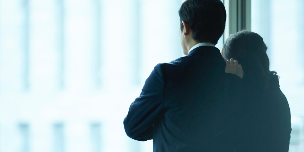 「妻の不倫相手が逃げた」携帯解約して退職、住所もわからず…夫は泣き寝入りしかないのか？