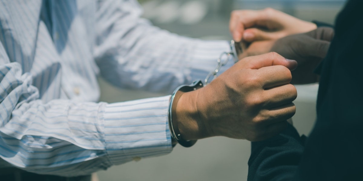 「なぜ野放しなの？」女児わいせつ容疑で「8回目」の逮捕、SNSの疑問呼ぶ「再逮捕」の仕組み解説