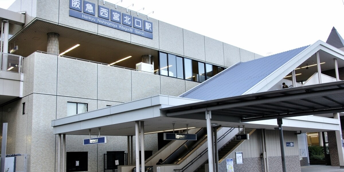 「想像を超えてくる」駅トイレで他人の尿を飲んだ男性逮捕、なぜ建造物侵入なのか？条例違反の余地も