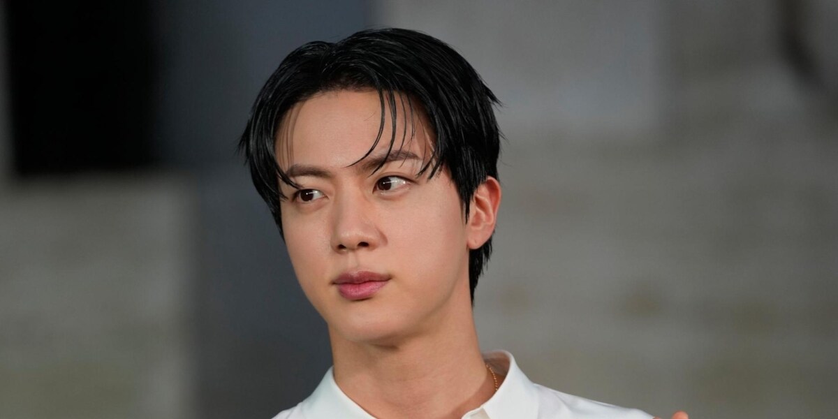 BTSのJINさんにキスした日本人女性が韓国で「強制わいせつ」で起訴　「犯罪と思わなかった」は通用する？