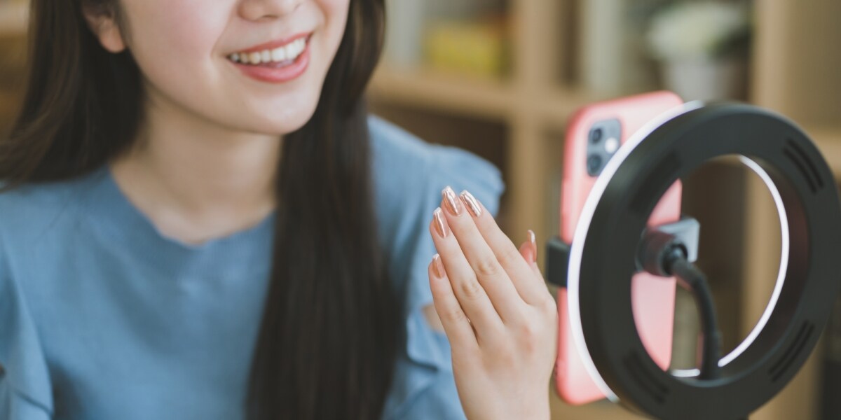 「辞めても配信できない」契約に公取がライバー事務所に注意、芸能界やYouTuberまで波及か