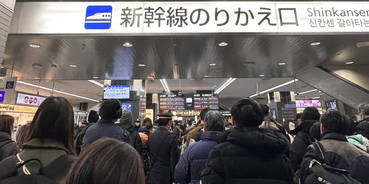 新幹線のリクライニング「無言でマックス」にイラッ…車内のトラブルどう対応する？