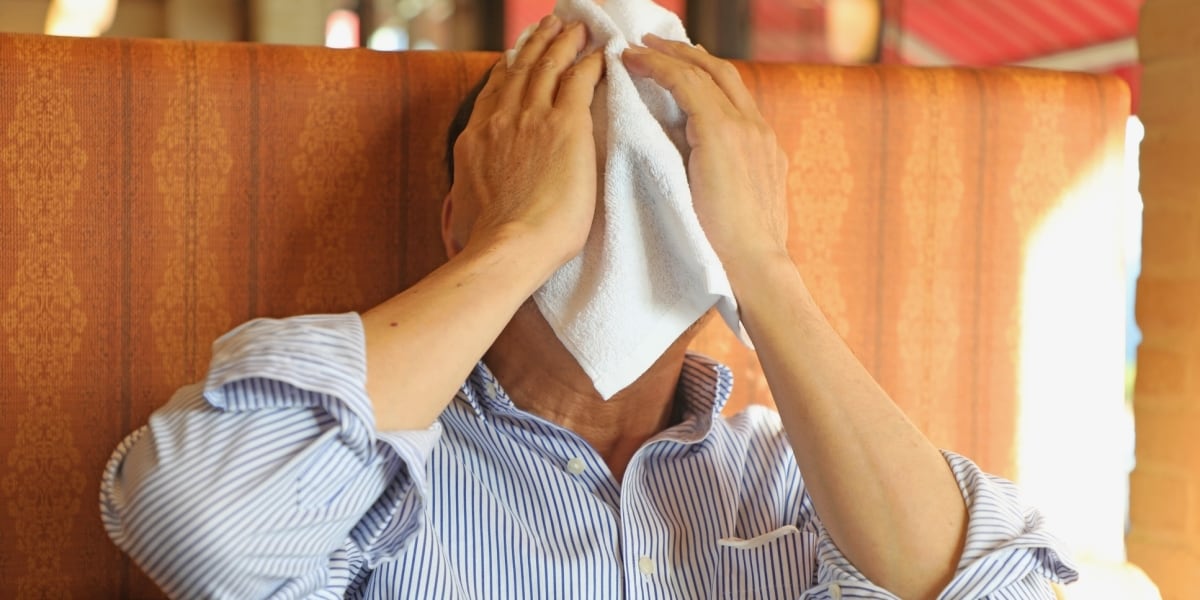 捨てることになる？「おしぼりで鼻をかまないで」SNSで話題に　業界団体に聞いた正しい使い方