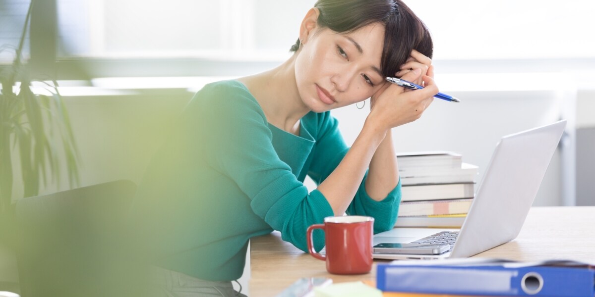 最低限だけ仕事をする「静かな退職」法的な問題は？ 解雇や減給のリスクを弁護士が解説