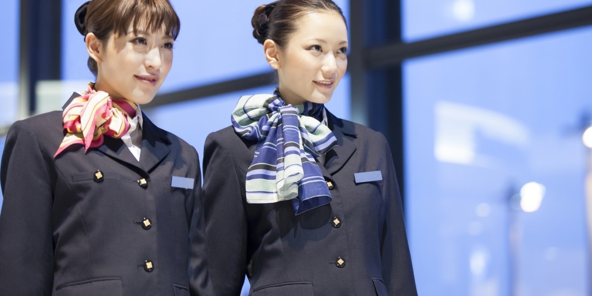 CAのコスプレで飛行機に乗ったらアウト？JALの回答は&hellip;海外で発覚した「偽客室乗務員」騒動