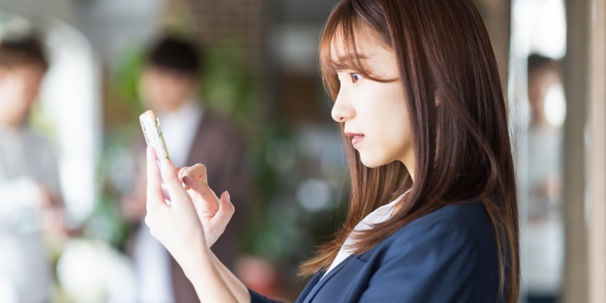 「LINEを全部出せ。拒否なら有給取り消し」枕営業を疑われた営業女性に会社が命令、こんな対応は許される？